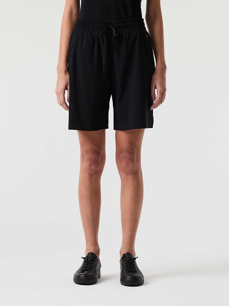 Short PIRT in Schwarz von AlphaTauri