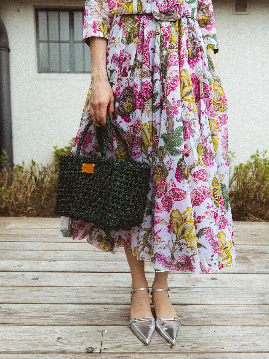 NIU Basttasche und AEYDE Sandalen