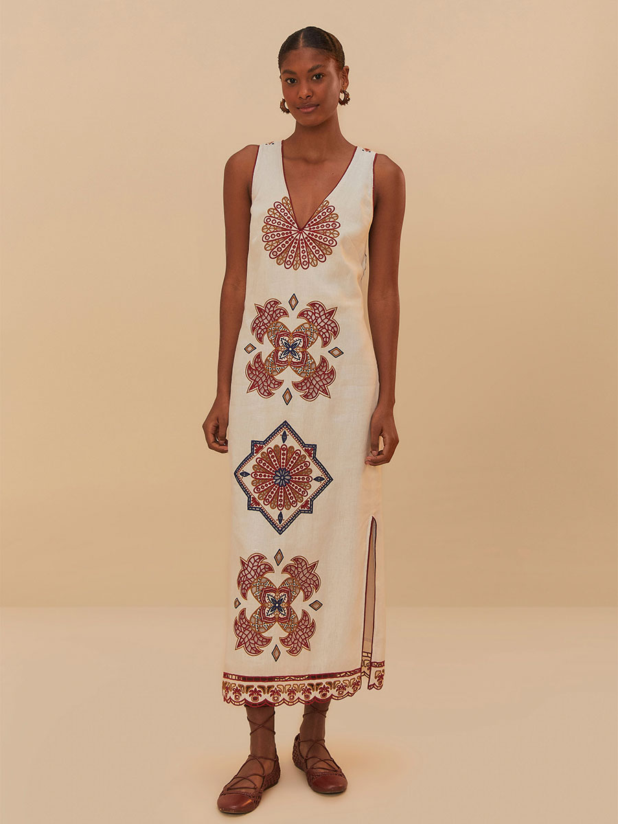 Midi-Kleid in Weiß mit Rot-Blauem Lochstick von Farm Rio
