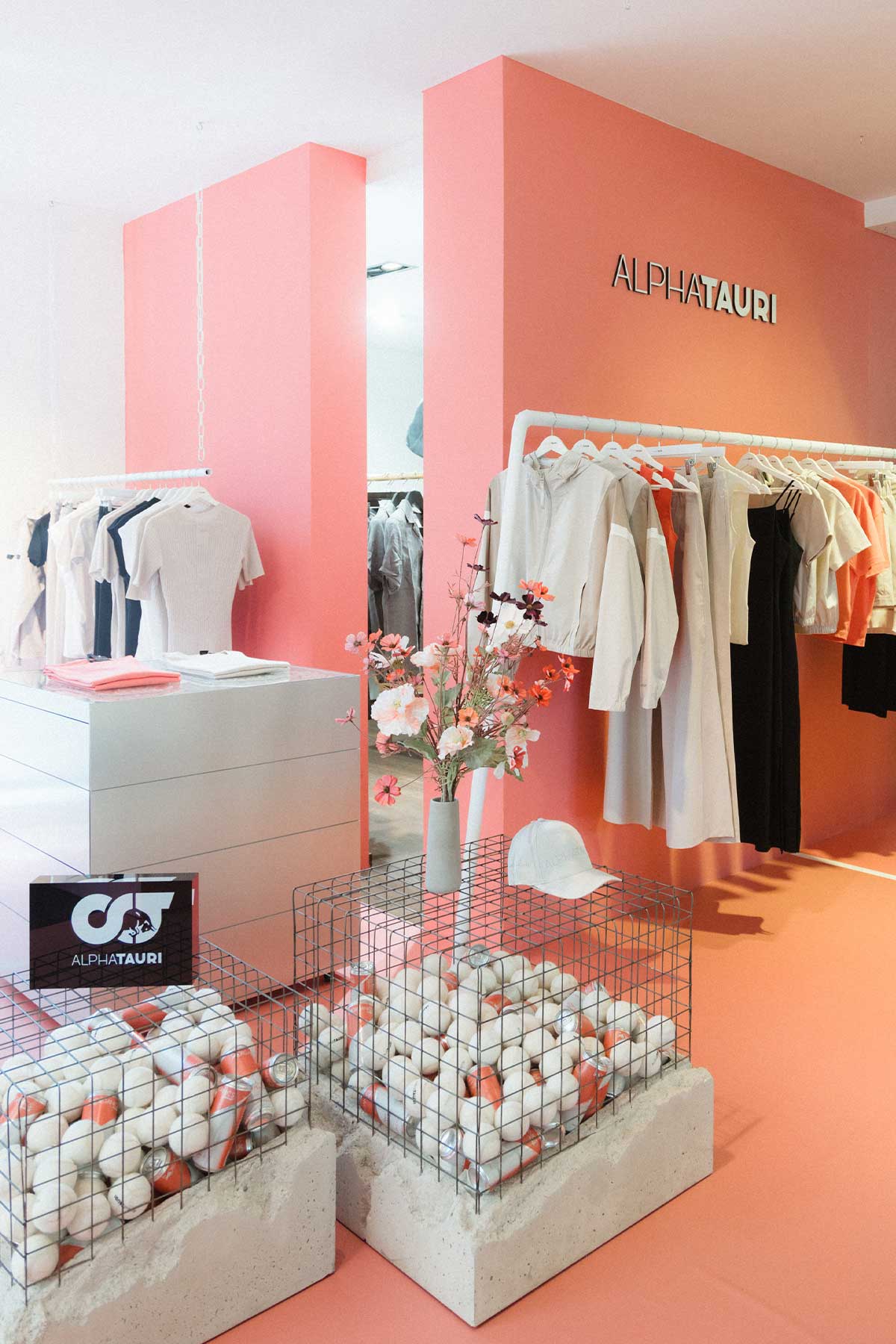 AlphaTauri bei REYER - High Summer Capsule