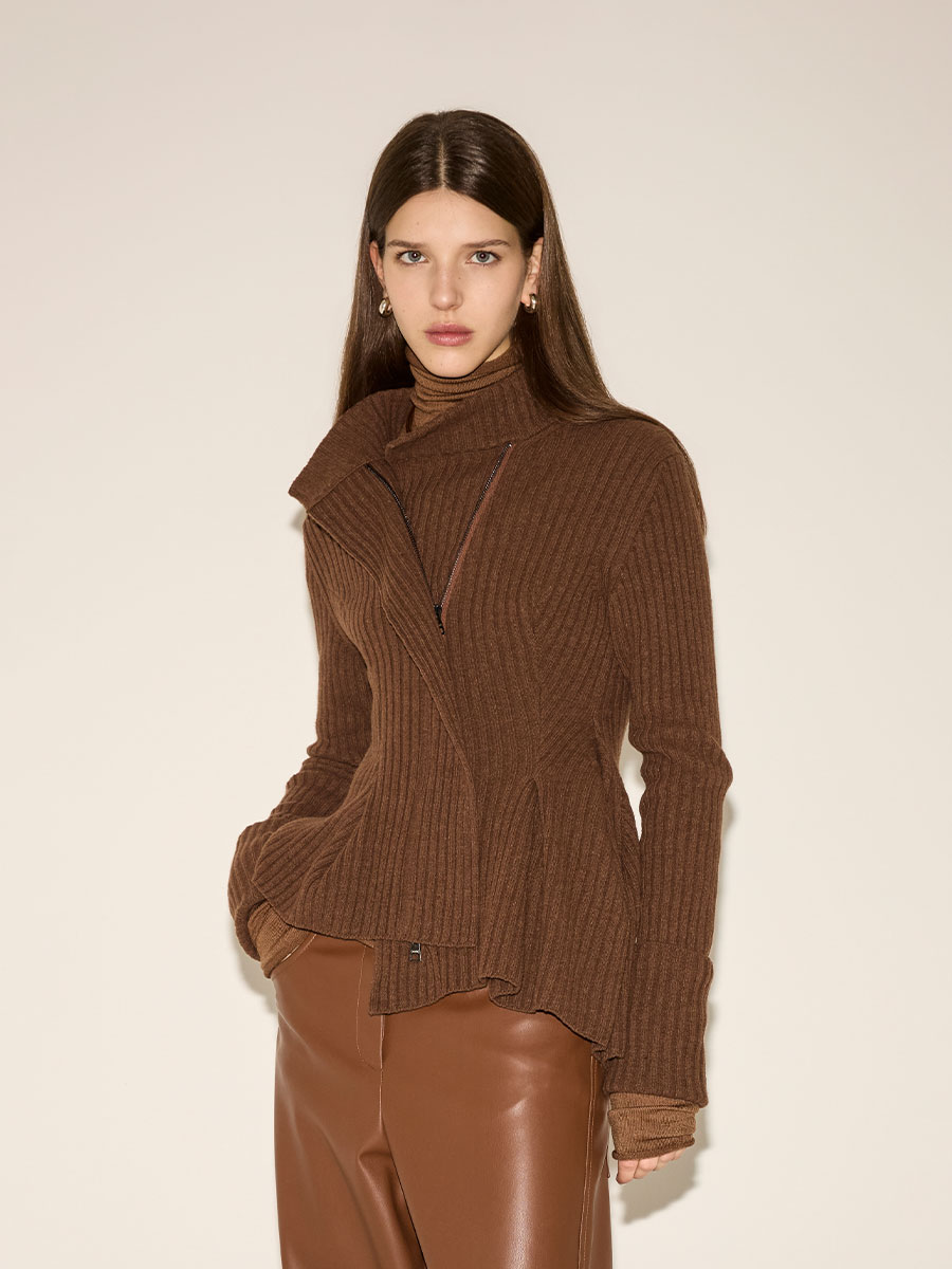 Rollkragenpullover von (NUDE) Rollkragenpullover von (NUDE)