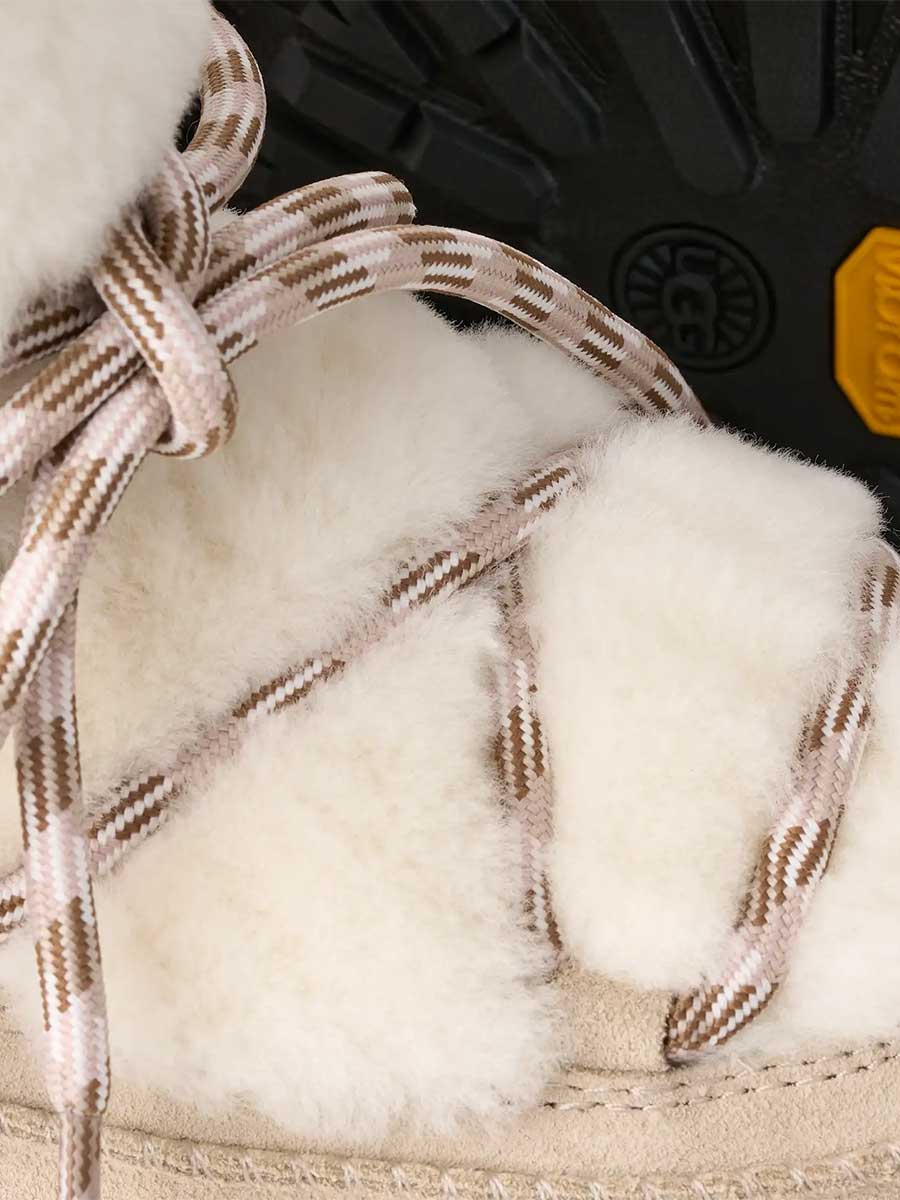 10063310-creme-3 Boots CLASSIC TREAD FLUFFED BOOT von UGG