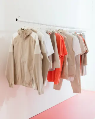 Die HIGH SUMMER CAPSULE COLLECTION von @alphatauri ist ab jetzt in unserem Store in Hallein sowie in unserem Onlineshop für Sie verfügbar. 🍑💞

#reyerlooks #alphatauri #alphataurifashion #fizzypeach #capsulecollection #highsummer #highsummercollection