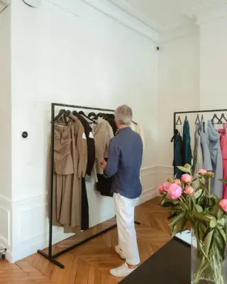 Paris Vibes & Future Fashion. ✨

Wir sind in Paris, um die aufregendsten Kollektionen, Farben und Trends für Spring/Summer 2026 zu entdecken. 👀😍

Frisch aus den Showrooms, direkt für Sie kuratiert - das, worüber morgen gesprochen wird. 😉

#reyerlooks #reyerlooksontour #ss26 #springsummer2026 #trendforecasting #parisvibes #behindthescenes #fashionpreview #comingsoon #newseason #fashionlover