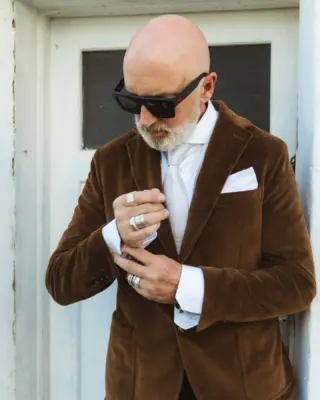 Ready, set, go.

Sakko: @circolo_1901 
Hemd: @etonshirts 
Hose: @cellardoor_official 
Schuhe: @calceshoes 
Krawatte: @rosicollectionaccessories 

#reyerlooks #weddingguest #weddingguestoutfit #hochzeitsgast #herrenmode #herrenstyle #menswear #menslook #menstyle #fashionformen #fallfashion #fallstyles #ichkauflokal #herbstmode