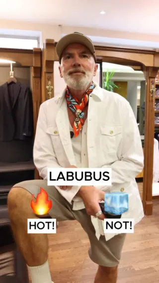 Labubus - kleine Designer-Figuren, die aktuell einen riesigen Hype auslösen. Sammlerstück, Deko oder Bag Charm - man sieht sie überall! 🧸✨

Zwei Meinungen und sie könnten unterschiedlicher nicht sein: Hannes findet sie schrecklich, Ilka hat ein Déjà-vu und denkt sofort an die Monchichis. 

Und Sie? Feiern Sie den Labubu-Hype an Tasche & Co. oder eher nicht Ihr Ding? Jetzt in unserer Story abstimmen! 👀💬

#reyerlooks #stylecheck #hotornot #labubu #hype #bagcharm #trendcheck #reels #reelsi̇nstagram #trending #trendingreels #labubus