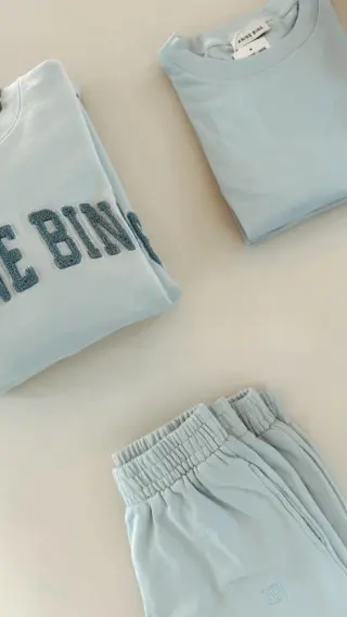 Fashion-Emergency im Anflug - Birgit hat Marla gerufen, denn die neuen @aninebingofficial Arrivals sind soeben bei uns im Store eingetroffen und setzen ein klares Style-Statement ✨🔥

Diese News sind einfach zu gut, um sie nicht sofort mit Ihnen zu teilen, denn Designer Fashion, ikonische Trendpieces und zeitlose Coolness treffen hier aufeinander 🖤🤍

Bei uns im Store in Hallein verfügbar & bald auch im Onlineshop, für alle, die Luxury Fashion, New Arrivals und echte Style Inspiration lieben 💫💻

Welches Teil aus der neuen ANINE BING Kollektion ist Ihr Favorit und wie würden Sie es stylen - lässig, edgy oder ganz klassisch? 💬😁

#reyerlooks