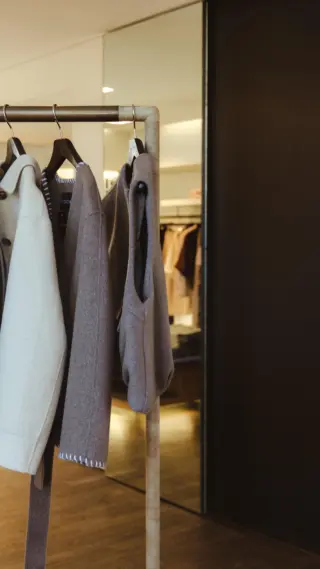 Ein frischer Fashion-Moment zieht bei uns ein - Birgit präsentiert die neue Brand @studio_ar_ bei uns im
Store 🤍

Moderne Schnitte, hochwertige Materialien und zeitloses Design treffen auf lässige Eleganz - perfekt für Ihren Frühlingslook 🧥🌸

🌿 Studio AR steht für cleanen Scandi-Style mit Charakter - entdecken Sie jetzt tolle Jacken & Westen für die Übergangszeit, leicht kombinierbar und absolut trendstark ✨

Ab sofort bei uns im Store in Hallein verfügbar & bald auch im Onlineshop - sichern Sie sich Ihre neuen Lieblingspieces 💫

👉🏼 Welche Jacke oder Weste ist Ihr persönlicher Frühlings-Favorit? Teilen Sie es mit uns in den Kommentaren - wir freuen uns auf den Austausch mit Ihnen 💬🤍

#reyerlooks