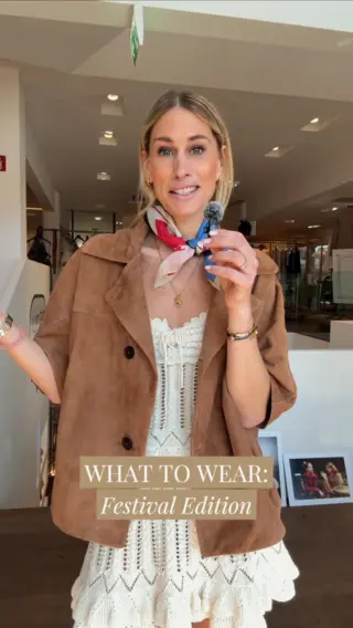 Festival-Vibes, die Sie sofort fühlen - dieser Look schreit nach Sommer, Musik und unvergesslichen
Momenten 🎶✨

Birgit zeigt, wie man auch ohne Ticket schon jetzt stiltechnisch ganz vorne mitspielt - denn Vorbereitung ist alles 😉🔥

Cowboy Boots von @goldengoose für endlose Dance-Moves, ein Häkel-Set von @isabelmarant für den perfekten Boho-Touch und das Overshirt von @studio_ar_ als lässiges Finish - wir lieben diesen
Vibe 🤎

Und das Beste: Der komplette Look ist bei uns im Store erhältlich und bald auch online für Sie verfügbar 🛍️

👉🏼 Sind Sie Team „Outfit steht vor dem Ticket“ oder planen Sie erst das Festival und dann den passenden Look? 💬🎶

#reyerlooks #festivallook #festivaloutfit