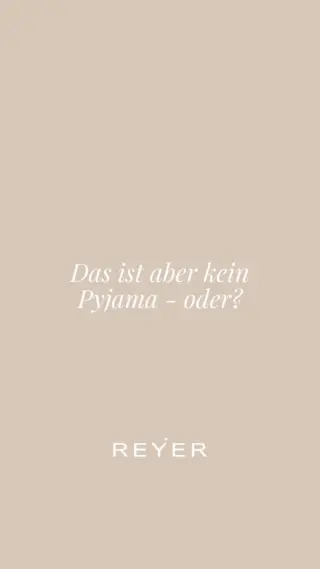 „Das ist aber kein Pyjama?“ 👀😄

Nein - und doch … irgendwie ja schon - und genau das ist der Trend 😉

Unser Luki aus der Herrenabteilung beantwortet heute einen Kommentar aus seinem letzten Reel - und ja, wir mussten selbst ein wenig schmunzeln.

✨Pyjama Dressing ✨ ist längst mehr als nur ein Fashion-Statement: Der Look lebt von entspannten Silhouetten, fließenden Stoffen, soften Materialien und Schnitten, die an klassische Pyjamas erinnern - nur eben absolut straßentauglich und stilvoll interpretiert.

Das Ziel?
Lässig aussehen, ohne dabei auf Stil zu verzichten.
Bequem, modern und mit genau der richtigen Portion Coolness.

Lukis Outfit von @aspesiofficial zeigt perfekt, wie elegant dieser Trend sein kann: hochwertig, entspannt und mit diesem typischen „Ich sehe gut aus, ohne mich angestrengt zu haben“-Vibe 👀

Natürlich finden Sie den Look bereits bei uns im Store in Hallein.

Und ganz ehrlich:
Wir freuen uns immer riesig über Ihre Kommentare unter unseren Videos - auch (oder ganz besonders), wenn Fragen wie „Das ist aber kein Pyjama?“ auftauchen 😄
Genau diesen Austausch lieben wir - denn Mode soll Spaß machen, inspirieren und manchmal auch ein kleines Fragezeichen auslösen.

Was sagen Sie:
Würden Sie den Pyjama-Dressing-Trend tragen - ja oder eher lieber doch nur zuhause? 👇✨

Wir freuen uns auf Ihre Meinung!

#reyerlooks #pyjamastyle #pyjamadressing
