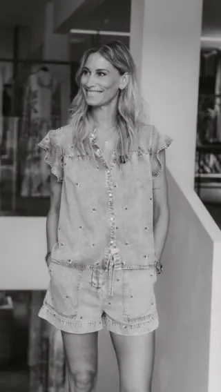 Denim Lovers aufgepasst👖✨ Birgit hat sich sofort in die neue Kollektion von @rails verliebt - und wir verstehen absolut warum. Besonders das Denim Set mit den kleinen Blümchen sorgt für echtes Summer Feeling & einen Look, der sofort ins Auge fällt 🩵🌼

Von Denim-on-Denim bis hin zu vielen weiteren sommerlichen Pieces: Die neue Kollektion bringt lässige Eleganz, unkomplizierte Everyday Looks und ganz viel California Coolness zu uns in den Store ✨

Und das Beste? Das ist längst nicht alles - neben den Denim Highlights warten noch viele weitere Lieblingsstücke auf Sie 🤍

Welches Piece würden SIE sofort tragen? 👀👇🏼
Denim Set - hot or not?

Jetzt im Store & online erhältlich 🛍️

#reyerlooks #rails #denimlook #summerstyle #denimondenim