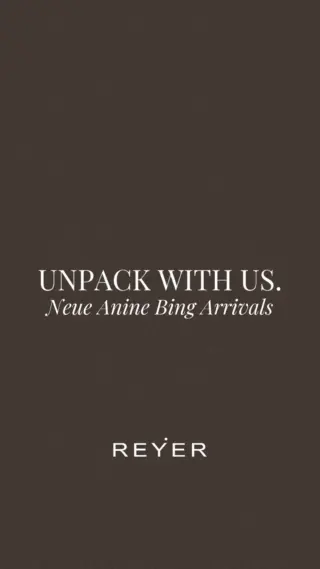 Birgit ist wieder da - und natürlich hat sie direkt etwas mitgebracht. 😉✨ Kaum zurück aus dem Urlaub, wartet schon die nächste Überraschung auf sie: die neuen @aninebingofficial Arrivals sind bei uns im Store angekommen. 🖤📦

Gemeinsam mit Maria geht’s jetzt ans Auspacken, Entdecken und Anprobieren - denn die neuen Pieces wollen schließlich schnellstmöglich zu Ihnen. 👯‍♀️✨ Wir zeigen Ihnen schon bald mehr davon!

Die neue ANINE BING Kollektion ist ab sofort im Store erhältlich und bald auch online zu entdecken. 🛍️💻

#reyerlooks #aninebing #fallfashion #herbstmode #newarrivals