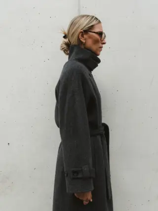 Coat season is officially ON. 🧥🍂

Denn sobald die Temperaturen sinken, beginnt unsere Lieblingszeit: Mantel-Zeit.✨ 

Ein guter Mantel macht den Look - und dieser graue Neuzugang beweist einmal mehr, dass zeitlos alles andere als langweilig sein muss. 🤍

New label, new favorite. Der Mantel „Carmella“ ist ab sofort im Store & online erhältlich. 🛍️

💌 Sie möchten direkt zum Mantel? LINK kommentieren und wir schicken Ihnen den Link per DM.

#reyerlooks #coatseason #fallfashion #autumnstyle #herbstmode